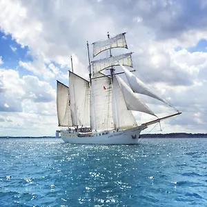 Segelschiff Mare Frisium Botel Hamburg
